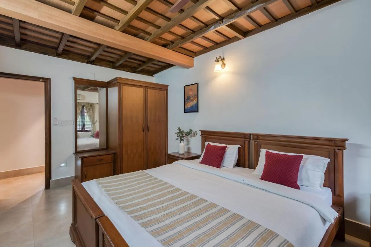The Backwater Heritage- Comp Breakfast With River View, Ocean Breeze & Lawn By Stayvista - Alappuzha Villa