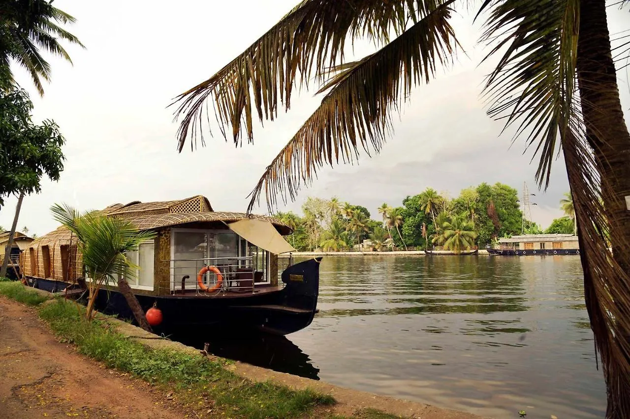 The Backwater Heritage- Comp Breakfast With River View, Ocean Breeze & Lawn By Stayvista - Alappuzha